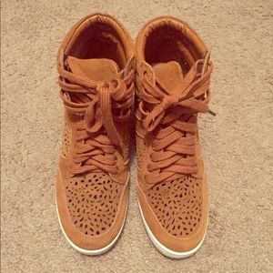Sneaker wedges