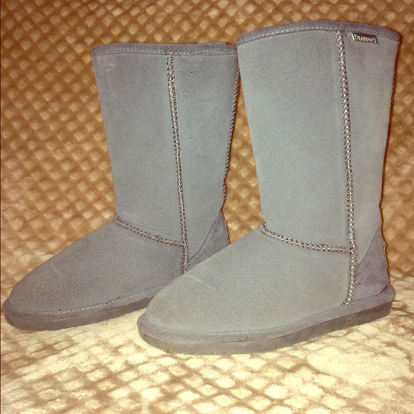 !!PRICE DROP!! Grey Bearpaw Emma 10" boots