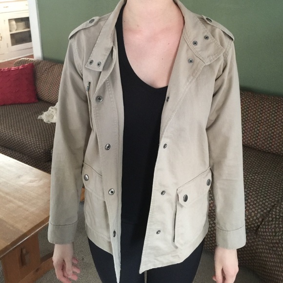 Adorable Like-new Lightweight Jacket - Picture 3 of 3