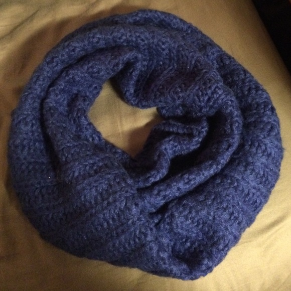 Nordstrom BP blue knitted infinity scarf