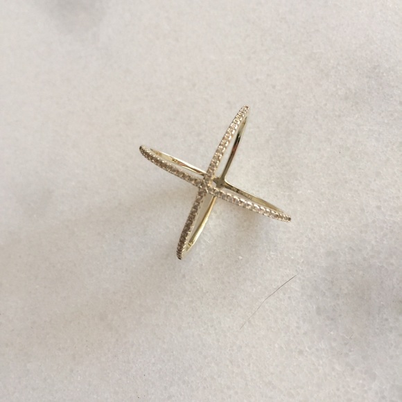 🌿HP🌿 LF Criss Cross Ring - Picture 2 of 3