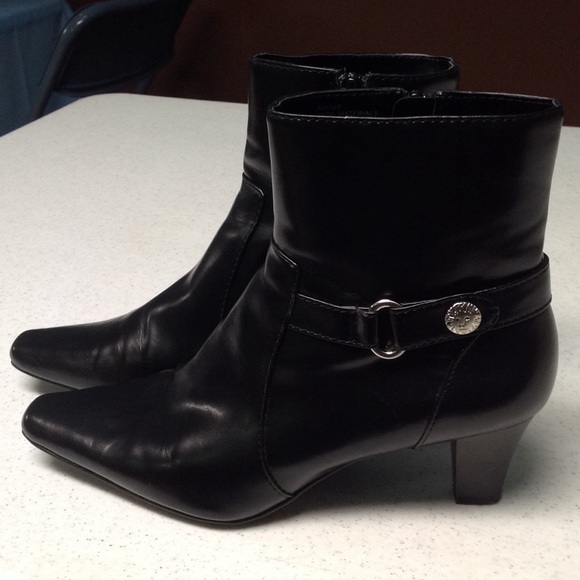 Gorgeous Classy Anne Klein Black  Ankle Boots 7M