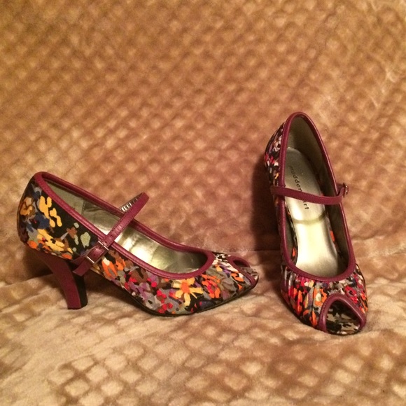 !REDUCED!Madden Girl Mollyyy floral peep-toe pumps