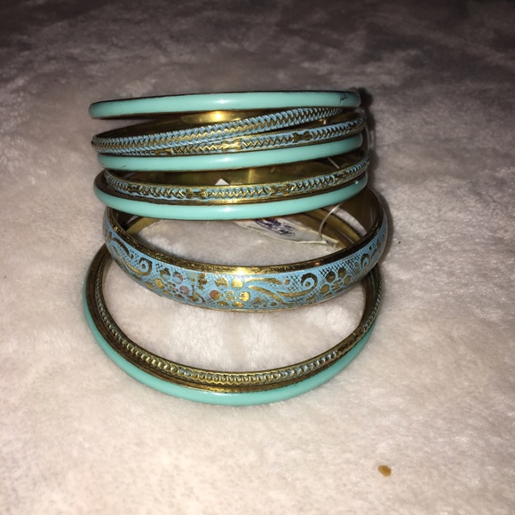 A set of bracelets - Picture 2 of 4