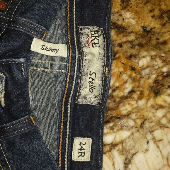 Size 24 - Picture 3 of 3