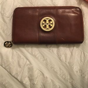 Tori Burch wallet