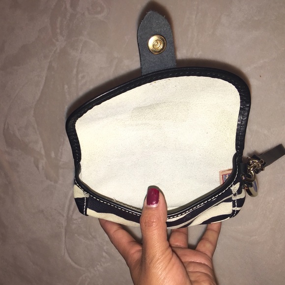 Dooney & Bourke wristlet - Picture 3 of 4