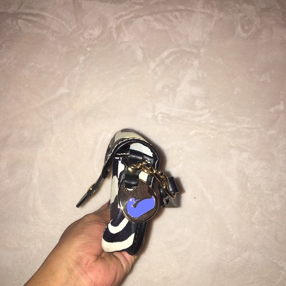 Dooney & Bourke wristlet - Picture 4 of 4