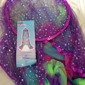 bedroom canopy/mosquito net