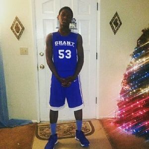 Meet your Posher, Emanuel