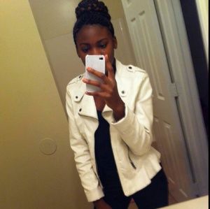 Meet your Posher, Amya