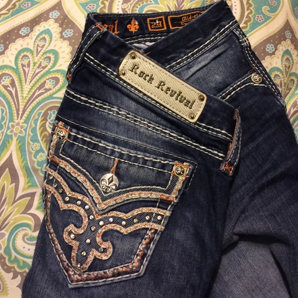 Rock Revivals, size 29, mid-rise, curvy crop