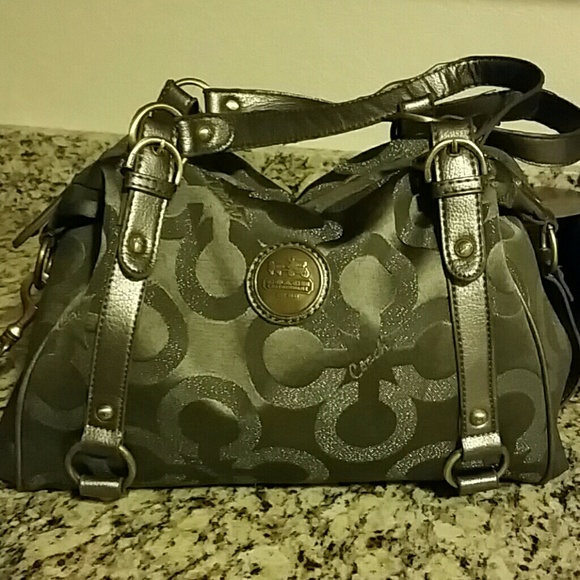 Model handbag