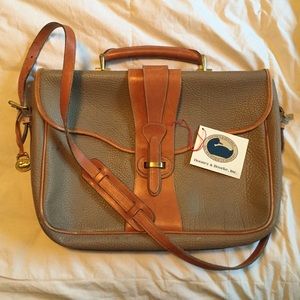 Vintage Dooney & Bourke messenger bag