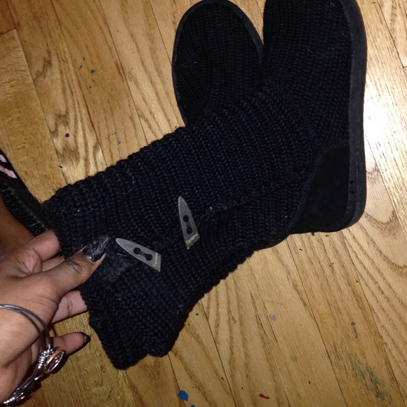 Black knitted boots