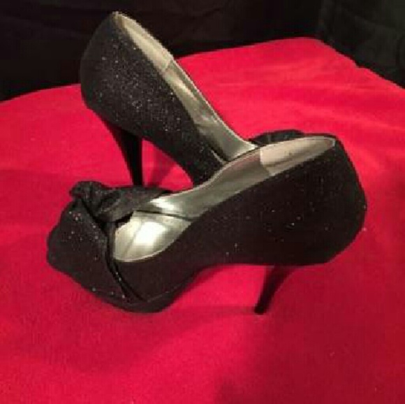 gorgeous black sparkly heels