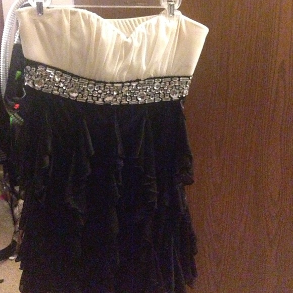 Beautiful wave bejeweled belt dress size large