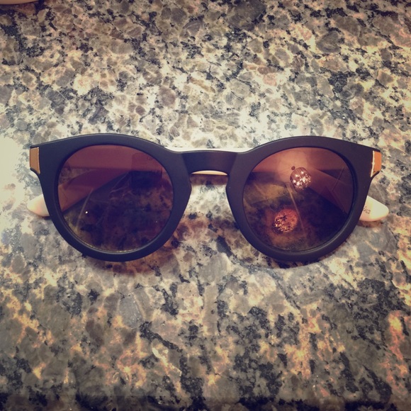 Vintage style sunnies 😎