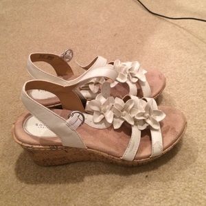 Cream Flower Wedges