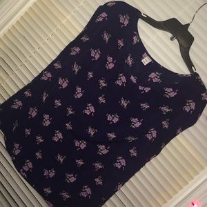 ||Dark blue shirt with pink flowers||