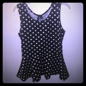 I'm sells this black and white polka dot shirt