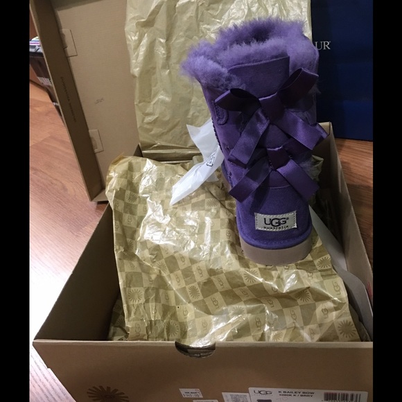 Brand New UGG Bailey Bow Tie!! Sold - Picture 3 of 4