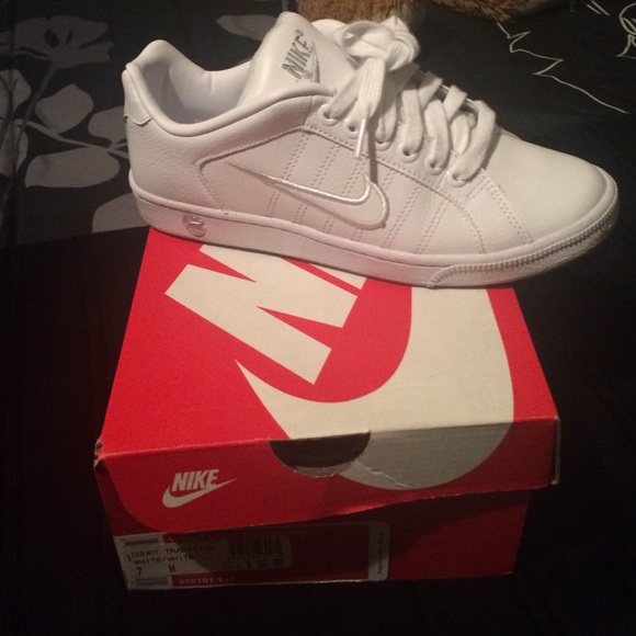 Nike Court Tradition