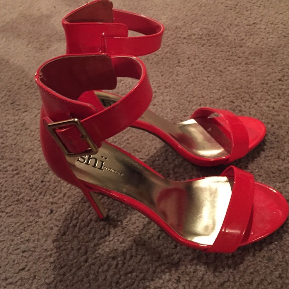 Heels - Picture 2 of 3