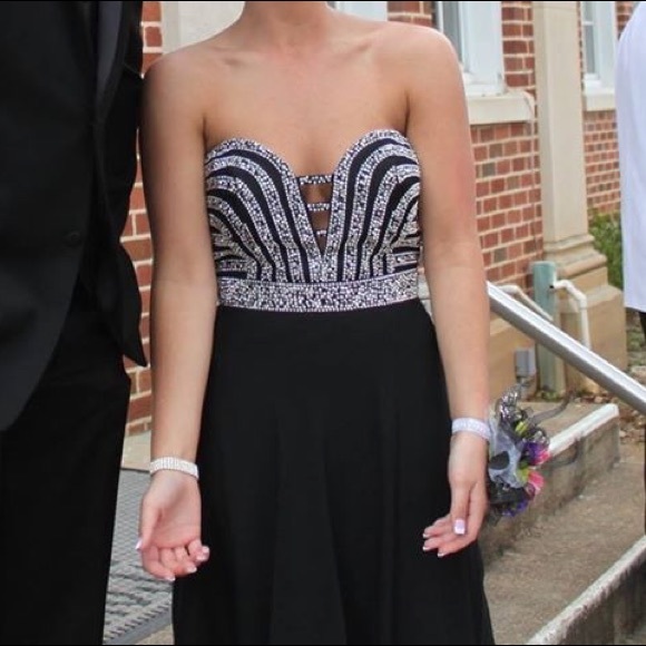 Black prom dress for sale!
