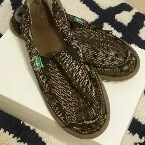 Sanuk slide on slippers
