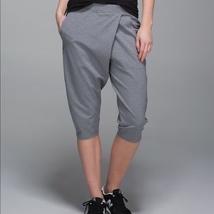 NWT. Lululemon Retreat Yogi Crop