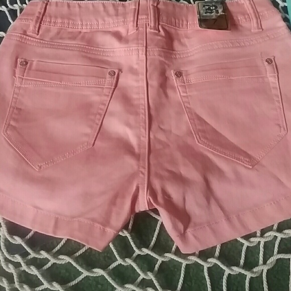 🌸💐Spring pink shorts🌸💐 - Picture 2 of 3