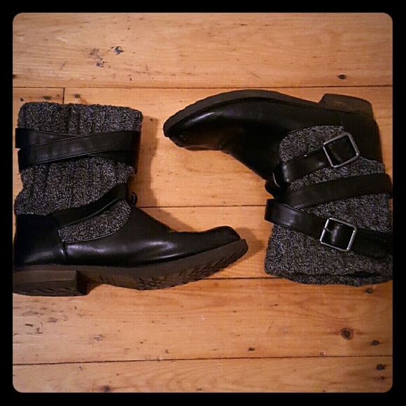 Comfy knit ankle boots