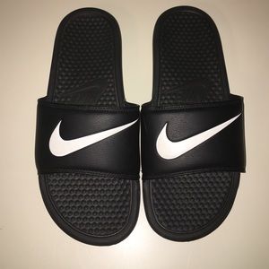 Black nike slides