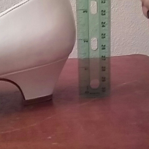 The 925 Collection white pumps size 7.5 - Picture 3 of 3