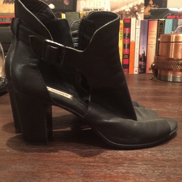 Steve Madden Cut Out Heels - Picture 1 of 2