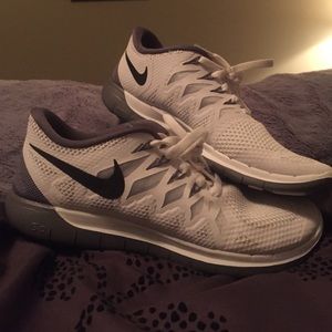 💔SOLD 💔Nike Free 5.0 white (on AppMercari)