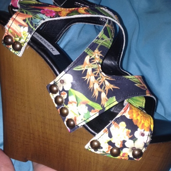 NWOT Steve Madden Baxtina heels