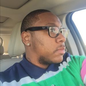 Meet your Posher, Dominique