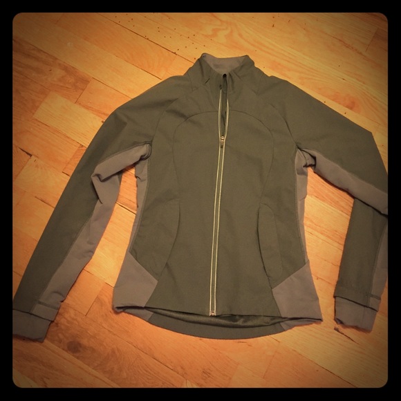 Lululemon Olive insulated waterproof zip up jacket
