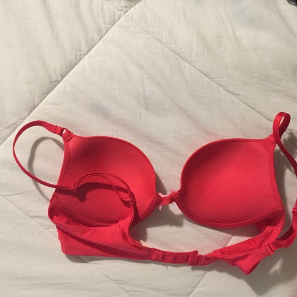 BRAND NEW VS VALENTINES DAY BRA - Picture 3 of 4