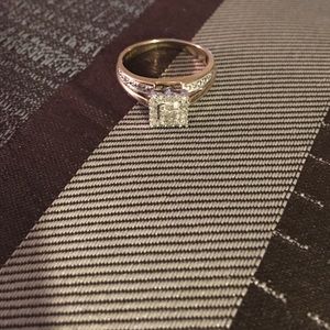 ****10k Gold 3/4 T/W diamond engagement ring ***