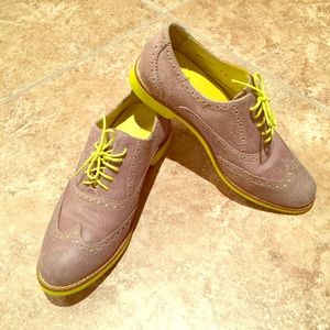 Like new Cole Haan leather w bright yellow Oxford