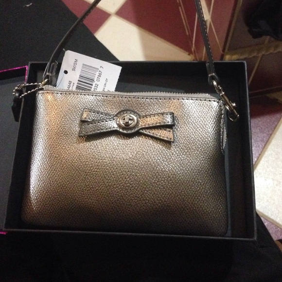 NWT Gunmetal Coach Zipper Wristlet - Picture 1 of 4