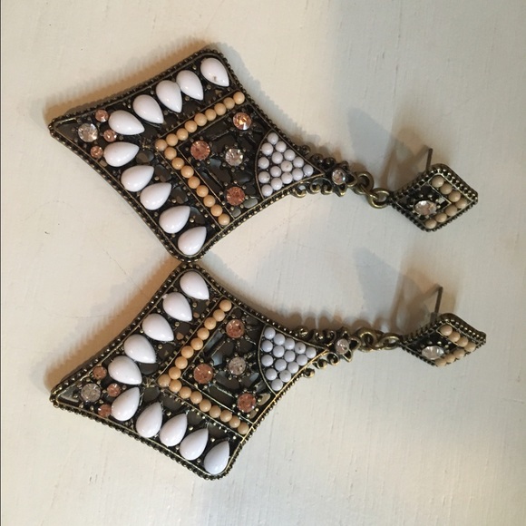 Earings - Picture 2 of 2