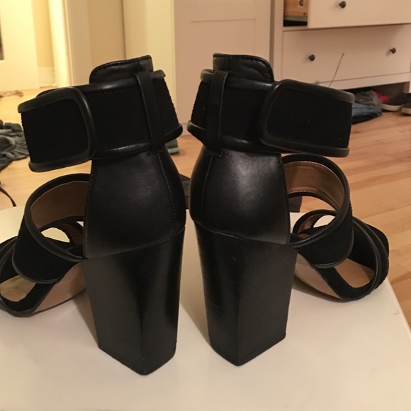 Heels - Picture 3 of 3