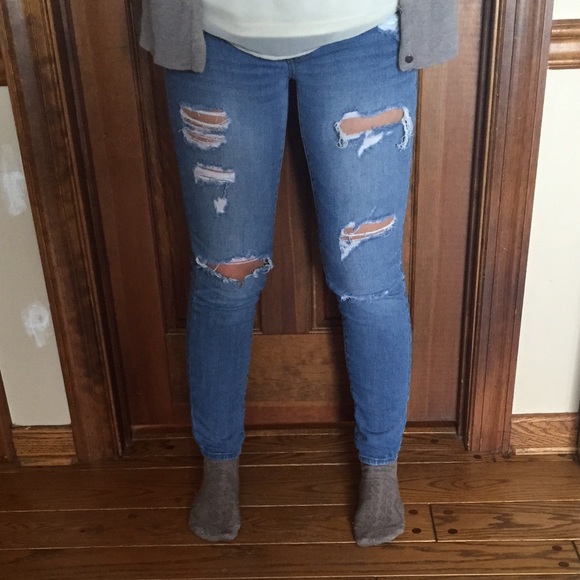 American Eagle Ripped Jeggings - Picture 3 of 4