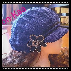 Crochet woman hat with zip flower