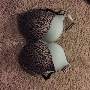 2 Victoria's Secret pink bras.