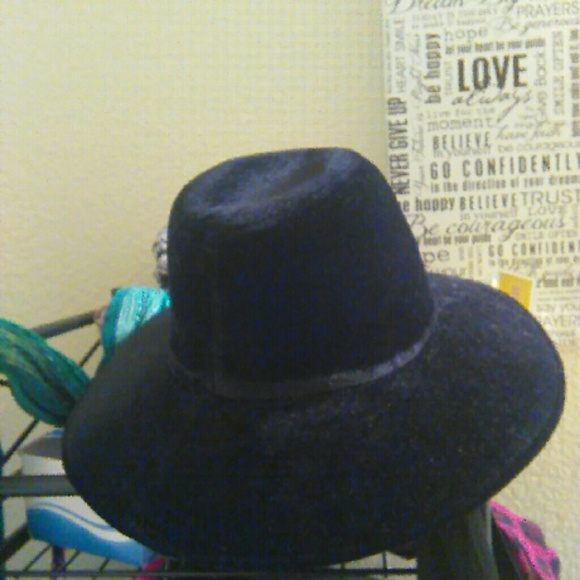 F21 Faux Fur Fedora NWOT - Picture 2 of 2